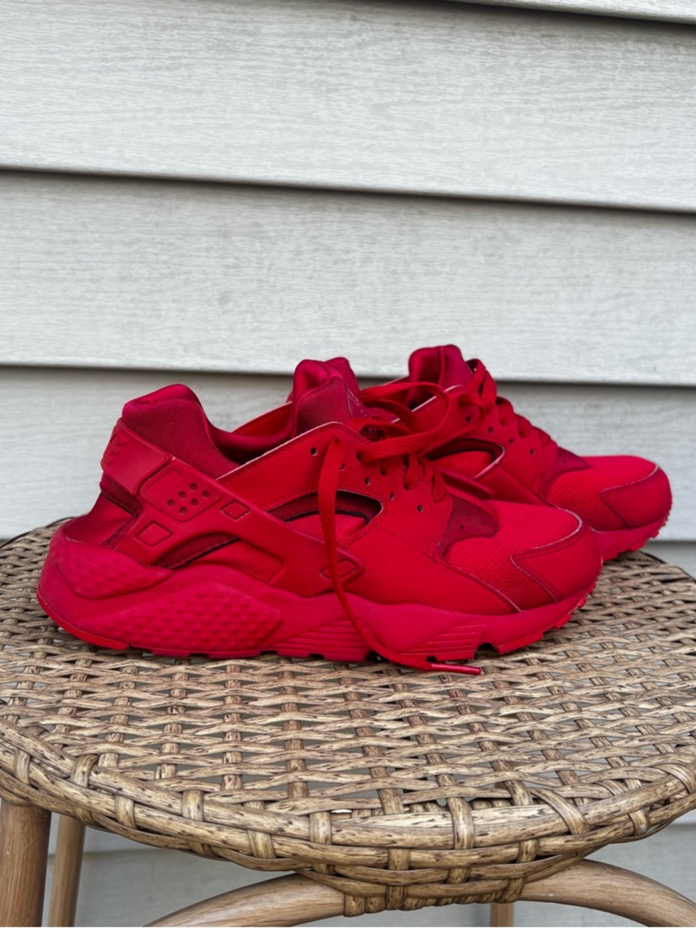 Nike Air Huarache Run University Red Triple Red Size 7Y / Women’s 8.5